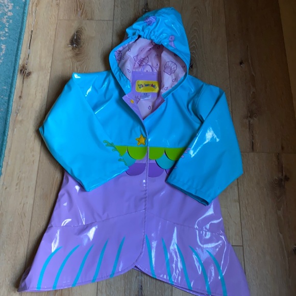 Raincoat - Picture 1 of 4